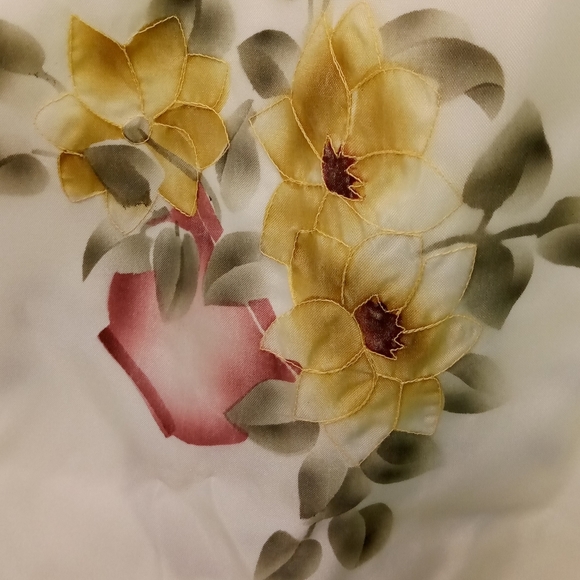VINTAGE Tablecloth Sheer Floral 3D Magnolias/Marigolds  Embroidery Oblong 106x70 - Picture 3 of 8